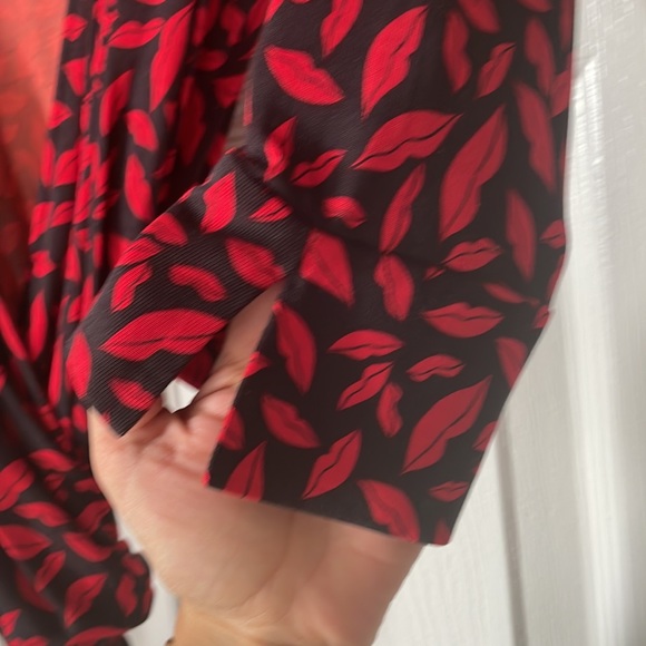 Iconic Diane Von Furstenberg lips wrap dress! - Picture 2 of 5